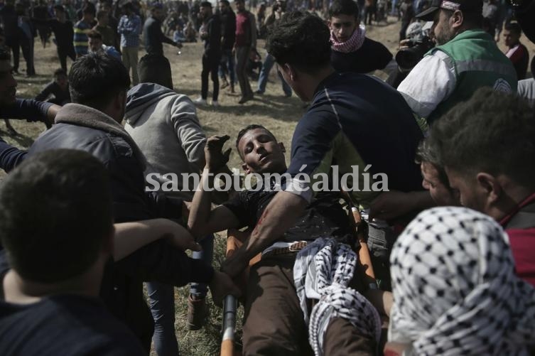 Tres muertos y 250 heridos en la frontera de Gaza e Israel.