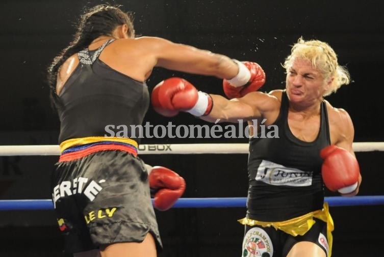 En 2013, la boxeadora mostró su talento en el Club Unión Santo Tomé.