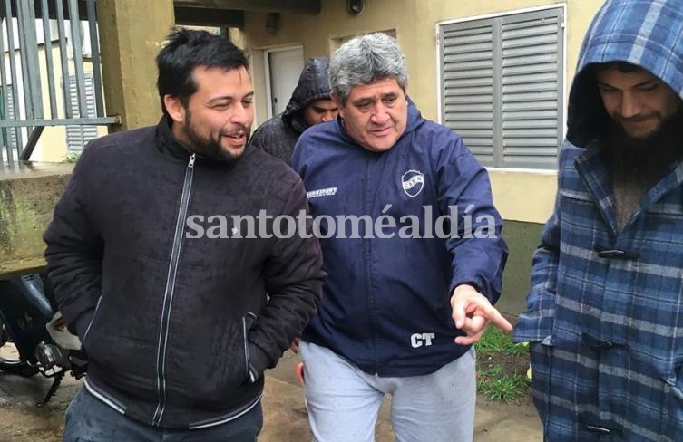 Rodrigo Alvizo escuchó las demandas de vecinos de Sargento Cabral.