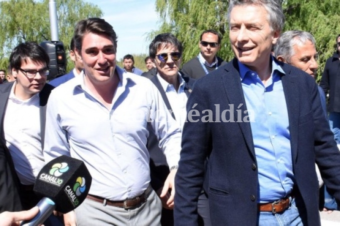 Mauricio Macri junto al Secretario de Energía, Javier Iguacel.