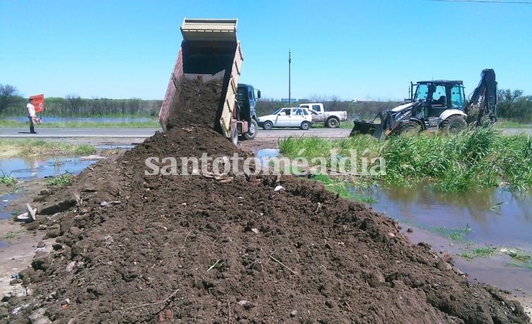 El miércoles se habían realizado tareas preventivas para evitar desbordes del Arroyo. (Foto: Comuna de Sauce Viejo)