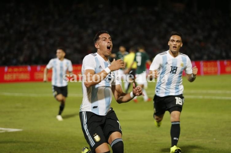 Funes Mori celebra el primer gol de la selección. (Foto: Twitter @Argentina)