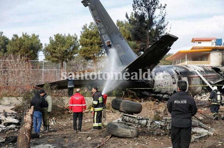Se estrelló un avión de carga que transportaba carne en Irán. (Foto: AFP)