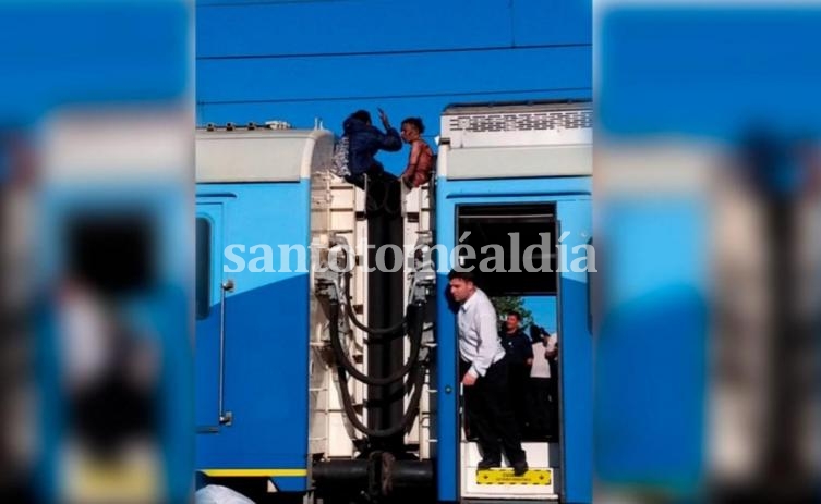 Dos jóvenes se electrocutaron por viajar en el techo de un tren. (Clarín)
