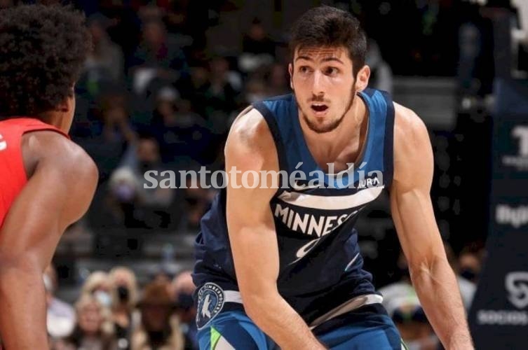 Leandro Bolmaro se convirtió en el argentino más joven en debutar en la NBA