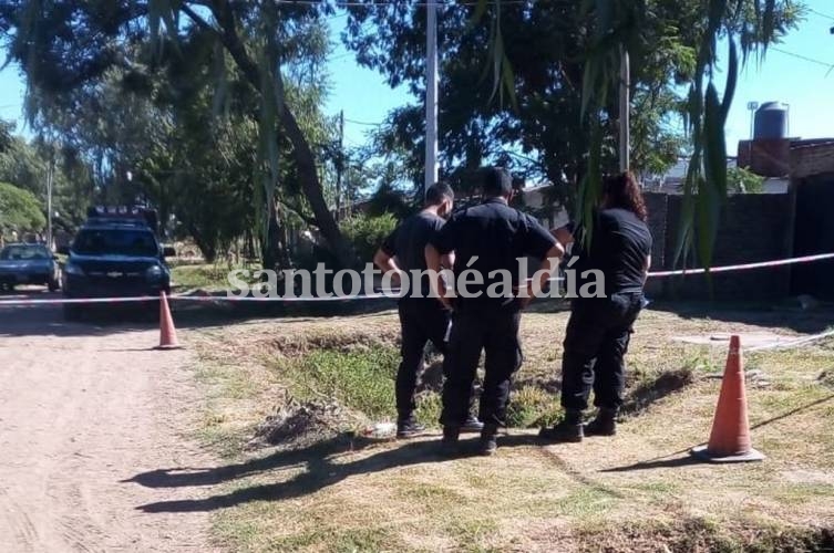 El cuerpo fue encontrado en Castelli al 4400, entre Lavalle y Dorrego. (Foto: Gentileza)