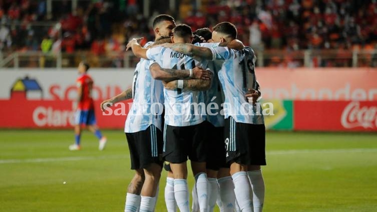  Argentina luchó para conseguir la victoria ante Chile.