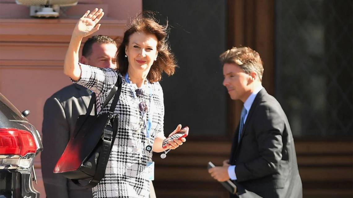 Mondino se reunió en Francia con el consejero diplomático de Macron