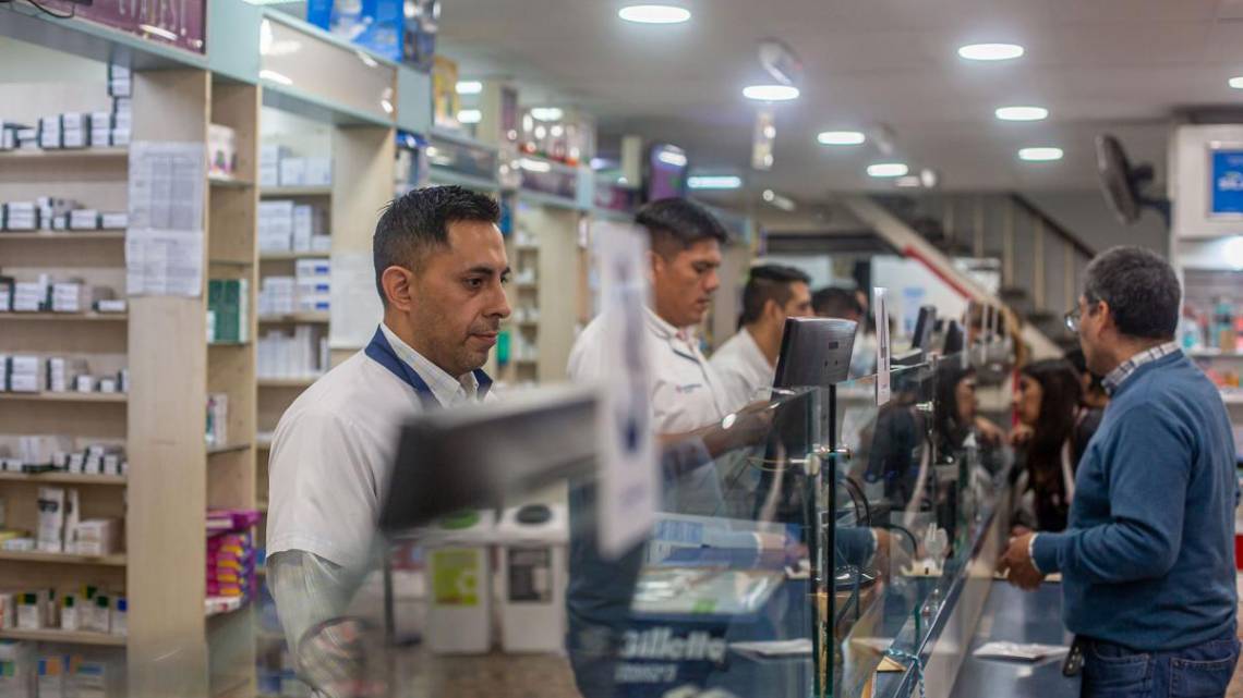 Las farmacias presentarán recurso de amparo contra el DNU de Milei. (Foto: Télam)