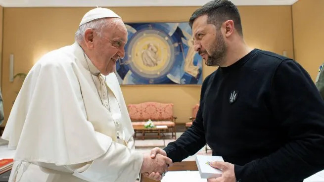 El papa pidió a Ucrania que levante la bandera blanca y negocie la paz