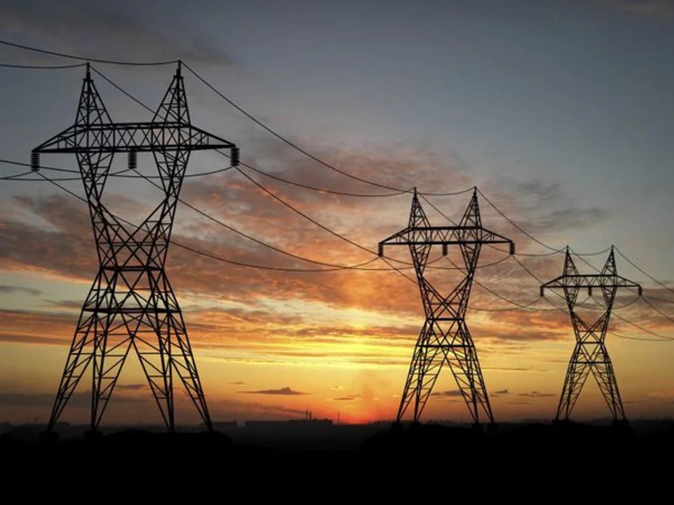 El Gobierno planea un nuevo cargo en la tarifa de luz para financiar obras eléctricas