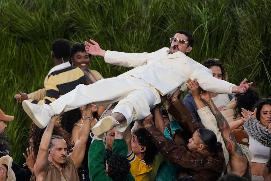 Bad Bunny impactó con un show bien latino en el entretiempo del Super Bowl