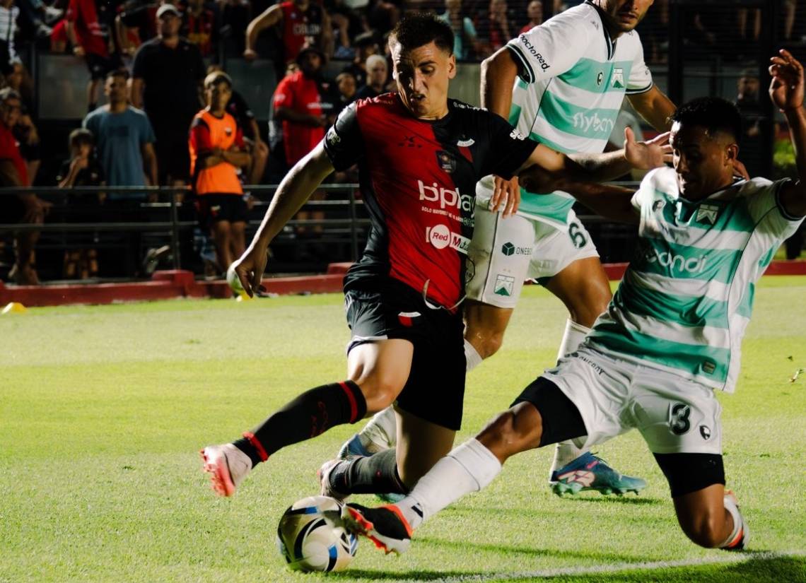 Colón reaccionó pero no pudo con Ferro y debió conformarse con un empate