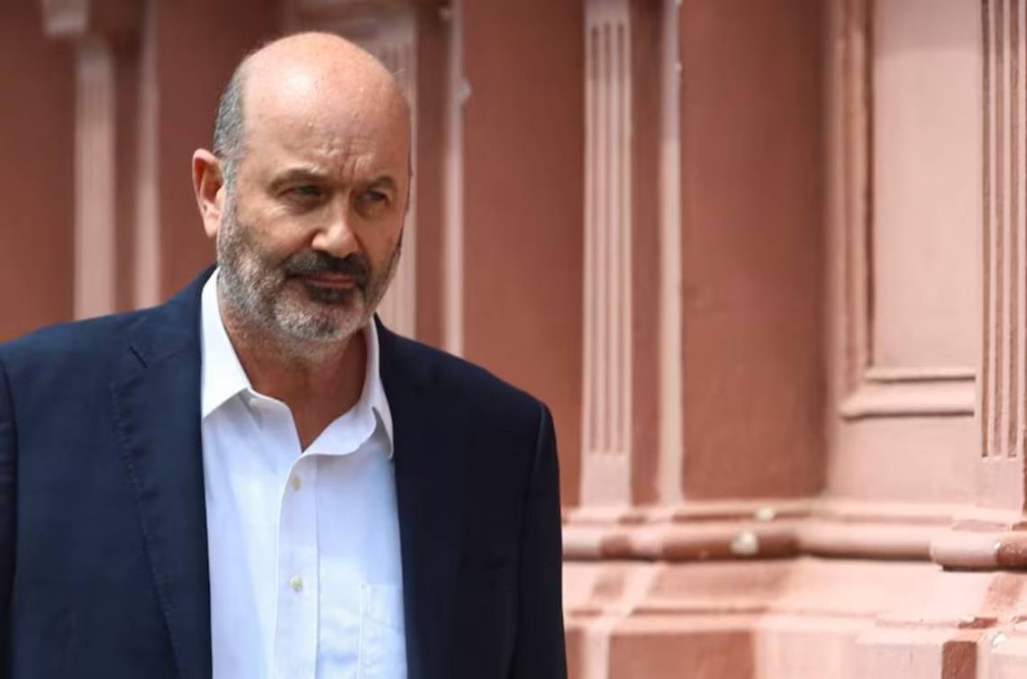 Sturzenegger impulsa una ley para que existan empresas gestionadas 100% por inteligencia artificial