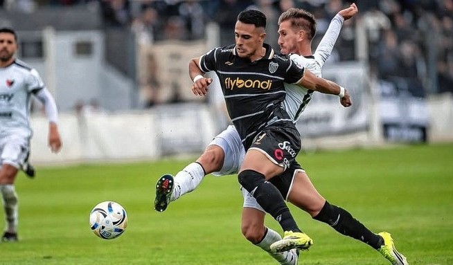 Colón no pudo sostener la ventaja y empató con Estudiantes en un partido parejo