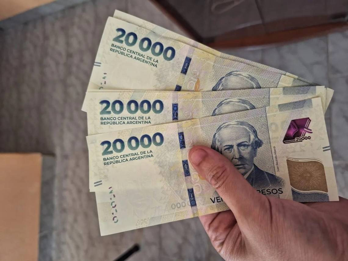 Los salarios volvieron a perder contra la inflación y acumulan siete meses de caída real