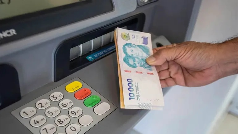 Siete de cada diez argentinos dicen que el sueldo se les termina antes de mitad de mes