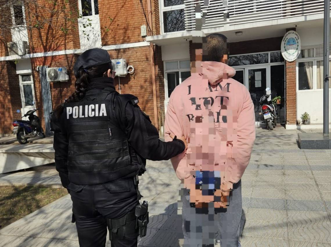 Detuvieron a un hombre por sustraer cables del tendido eléctrico