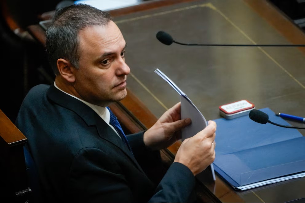 El oficialismo ganó tiempo en el Senado, aunque Adorni deberá enfrentar una interpelación