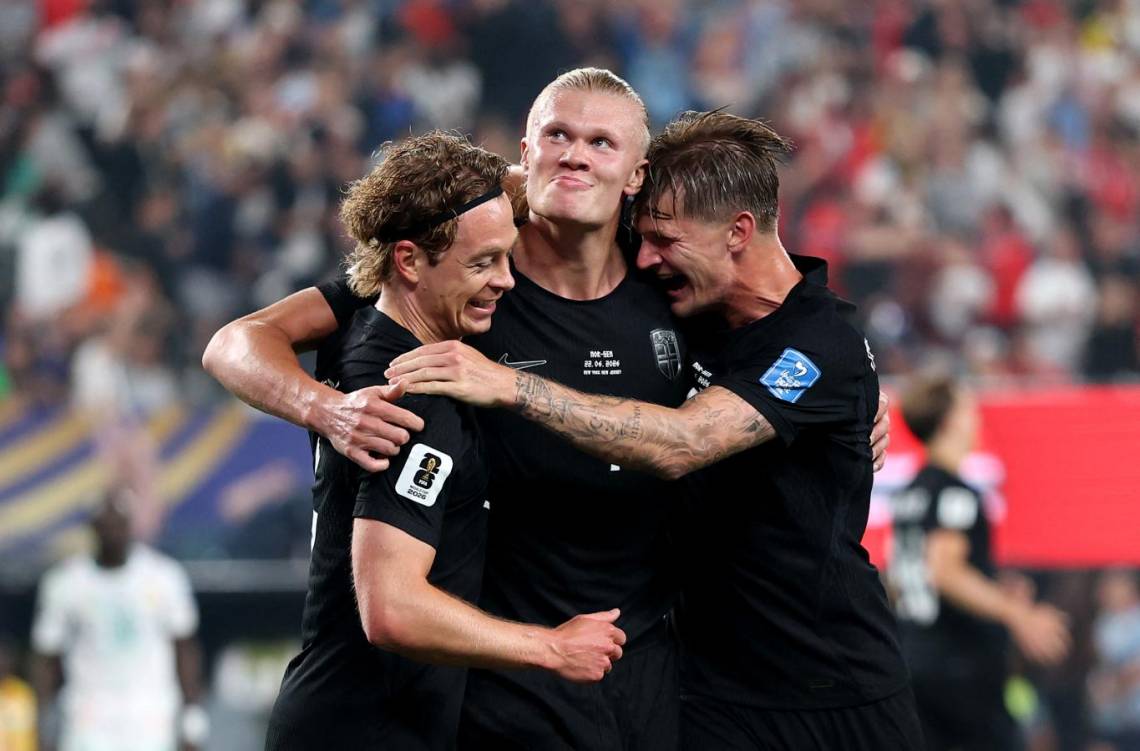 Con un doblete de Haaland, Noruega venció a Senegal y avanzó a los 16avos de final