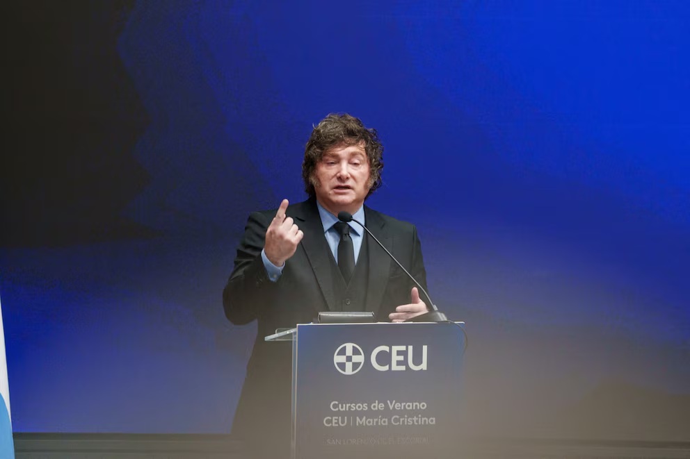 Milei respaldó a Adorni, pero advirtió: 