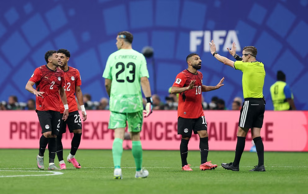 Tras las quejas de Egipto, la FIFA salió a respaldar a los árbitros del partido ante Argentina