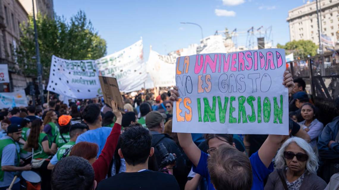 Universidades públicas realizan un paro nacional en reclamo por salarios y financiamiento