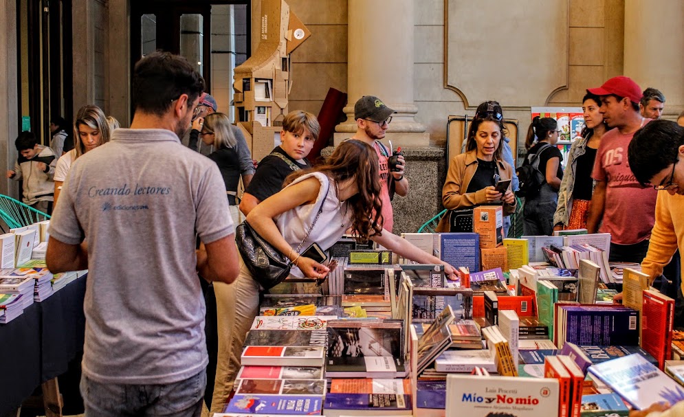 El Gobierno frenó los cambios en la Ley del Libro y mantendrá por ahora el precio fijo