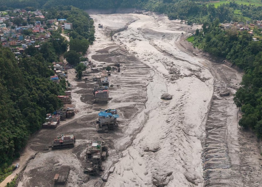 Tragedia en la frontera entre Nepal y China: hay más de 160 muertos y 700 desaparecidos