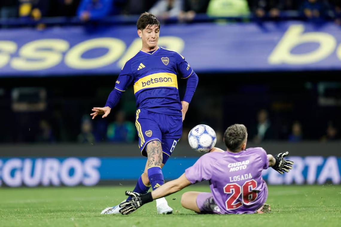 Boca encontró el gol en la última jugada y derrotó a Lanús
