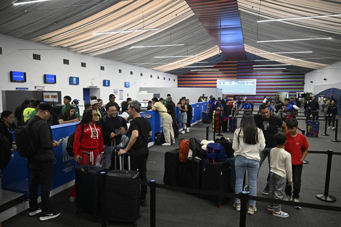 Reabrió el aeropuerto de Caracas tras los graves daños provocados por los terremotos en Venezuela