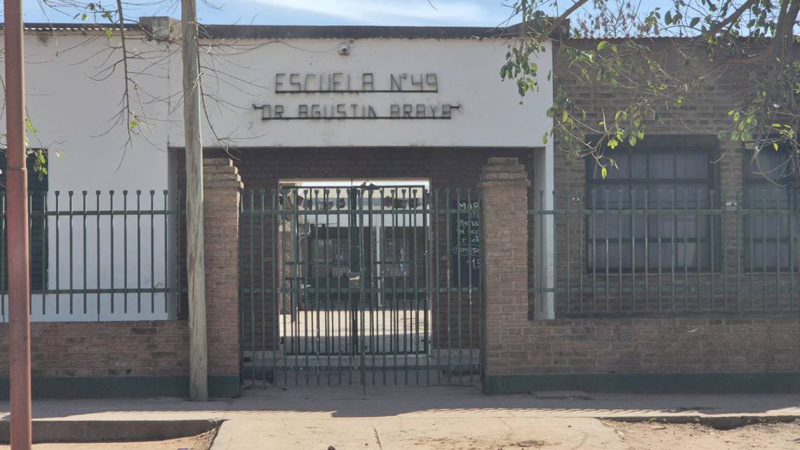 Robo y destrozos en la Escuela N° 49: por los daños, debieron suspender las clases este martes