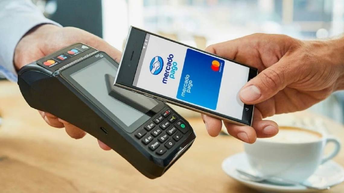 Demandaron a Mercado Pago por intereses abusivos: denuncian que superarían el 1300% anual
