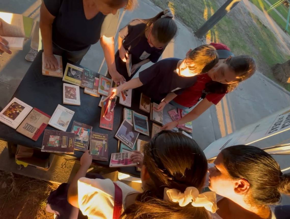 Con una nueva suelta de libros, invitan a 