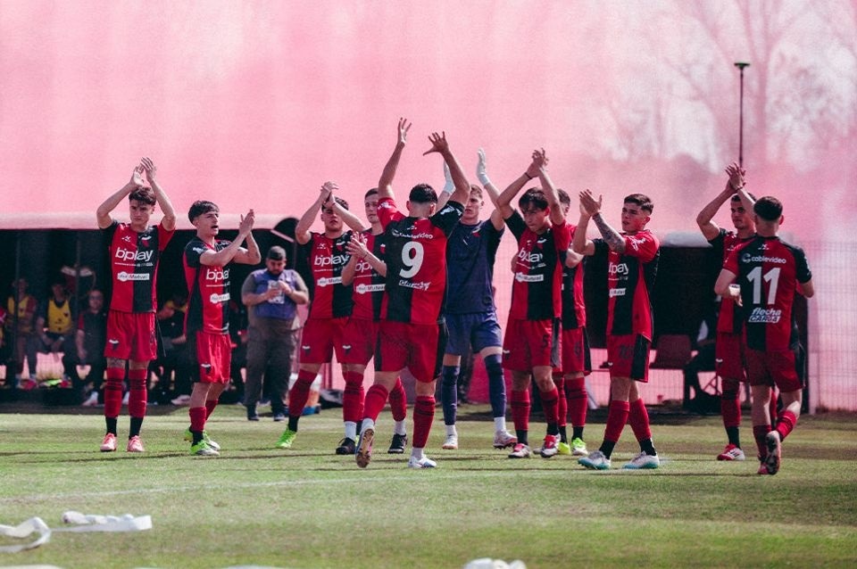 Colón lo dio vuelta ante Unión y festejó en el clásico de Reserva