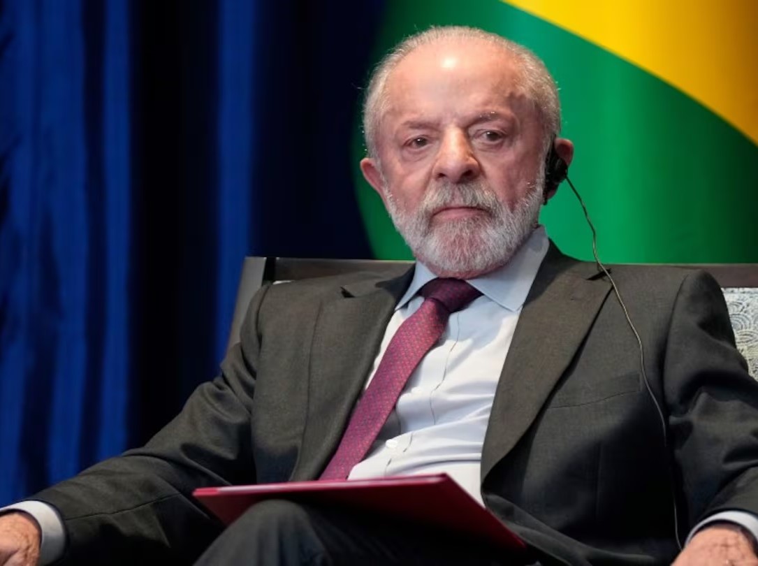 “Va a dormir enrollado en la bandera de EE.UU.”: Lula endureció su discurso contra Bolsonaro a días de las elecciones en Brasil