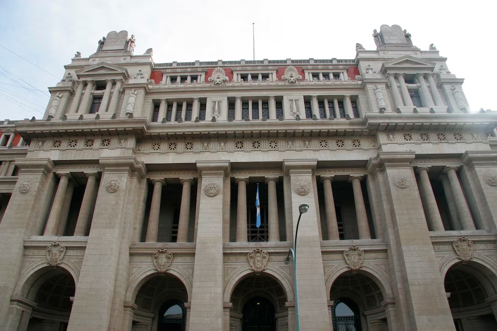 La Corte Suprema dejó vigente el decreto que elimina los límites a la venta de tierras a extranjeros