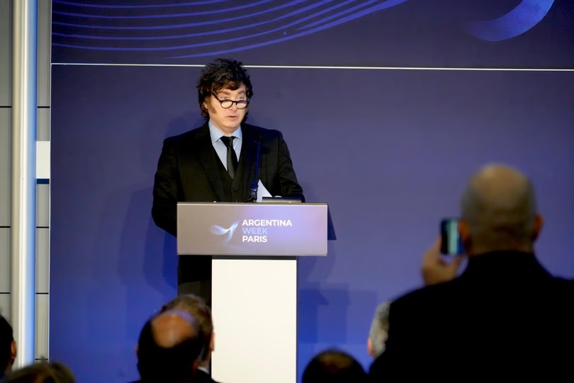 Milei cerró la Argentina Week en París y aseguró que Argentina “se dirige hacia el futuro”