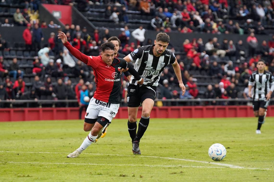 Colón recibe a Estudiantes de Buenos Aires con la obligación de sumar de a tres