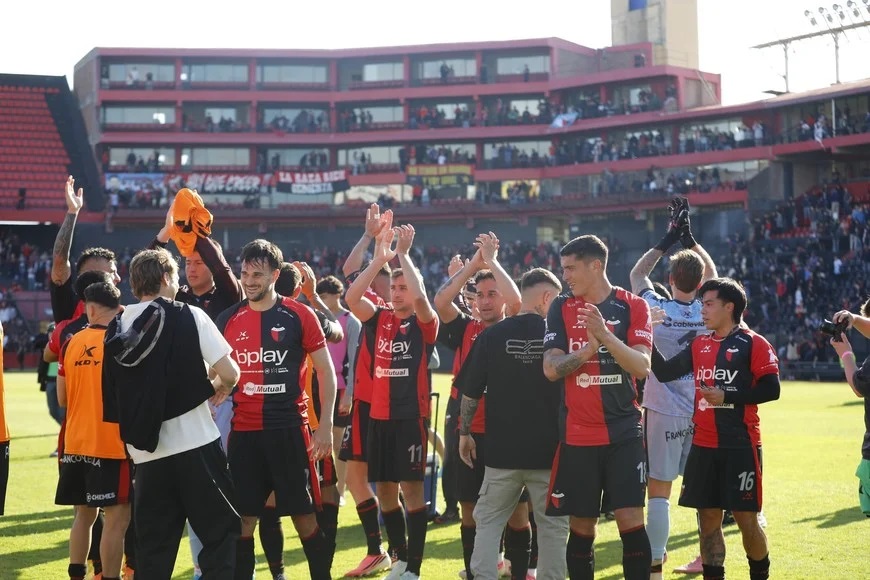 Colón lo buscó hasta el final y tuvo su premio: le ganó 1-0 a Estudiantes de Caseros