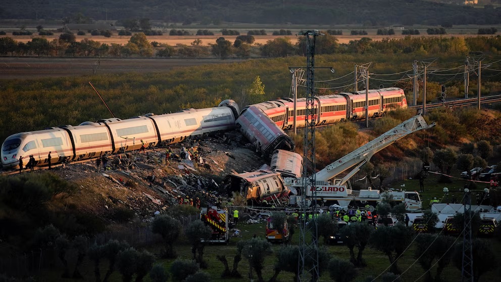 Se elevó a 68 el número de muertos por el choque de trenes en España
