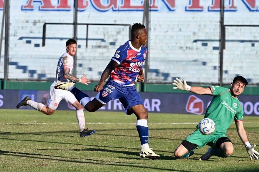 Unión volvió a fallar de visitante y perdió 2-1 ante Barracas Central