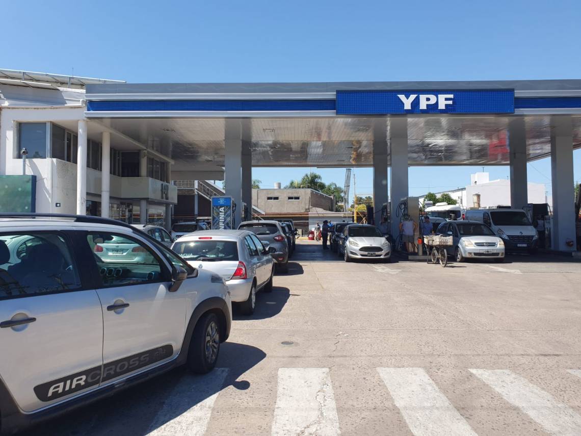 Desde el 1 de mayo, YPF bajará el precio de los combustibles