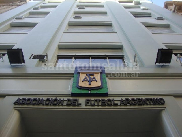 Finalmente, la AFA decidió mantener los tres descensos