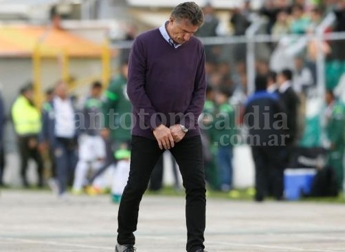 Bauza, con un pie y medio afuera de la selección