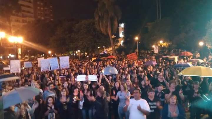 Amplia convocatoria en plaza de Mayo, en Santa Fe.