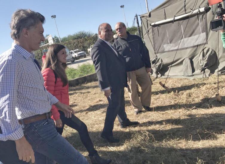 Macri llegó a Tucumán, donde visitó las zonas inundadas.