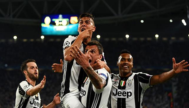 Juventus goleó a Barcelona con 2 de Dybala