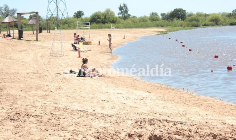 Torneo de pesca para niños en el balneario municipal