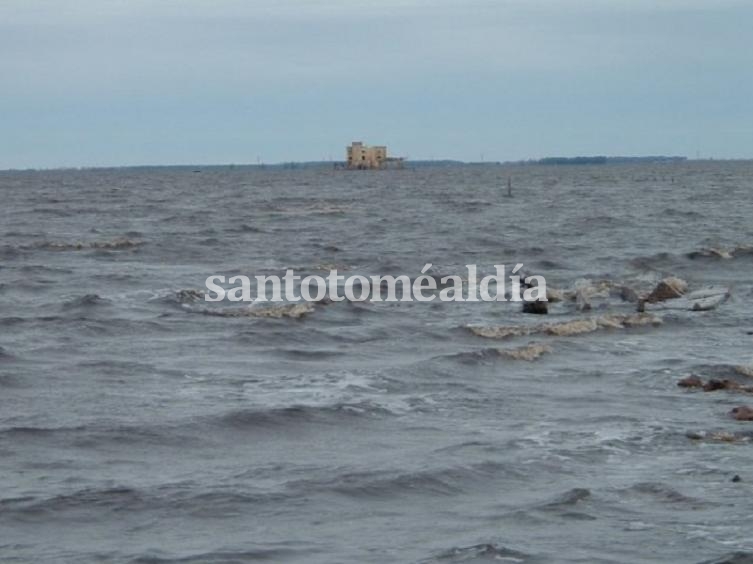 Se rompió el anillo de contención en Melincué y el agua ingresó a la ciudad